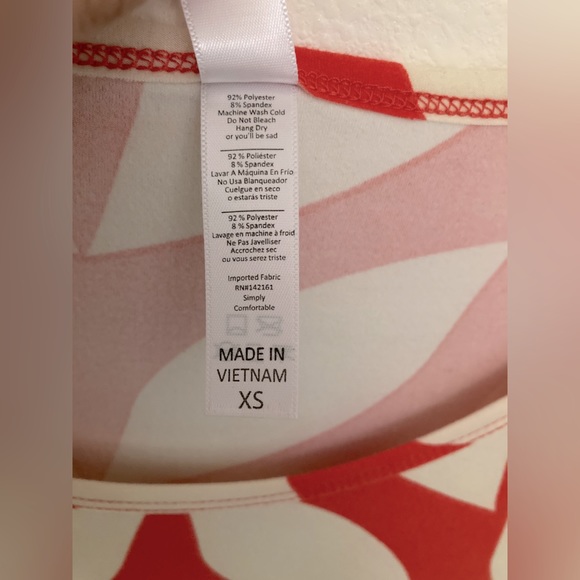 LuLaRoe Classic T — size XS — coral & cream leaf print - Picture 4 of 9